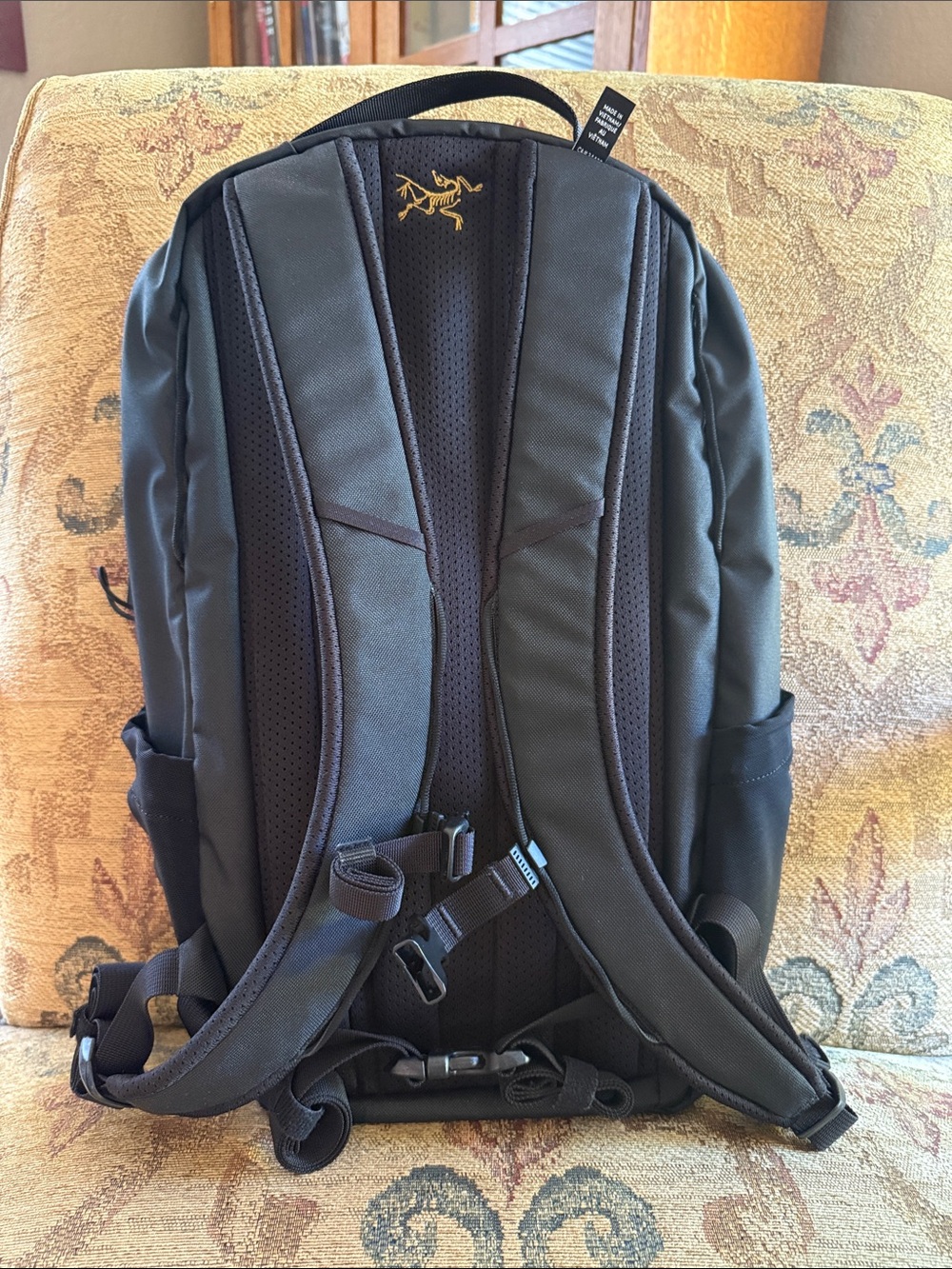 Arc'teryx Mantis 16 backpack (NWT) - Picture 2 of 6